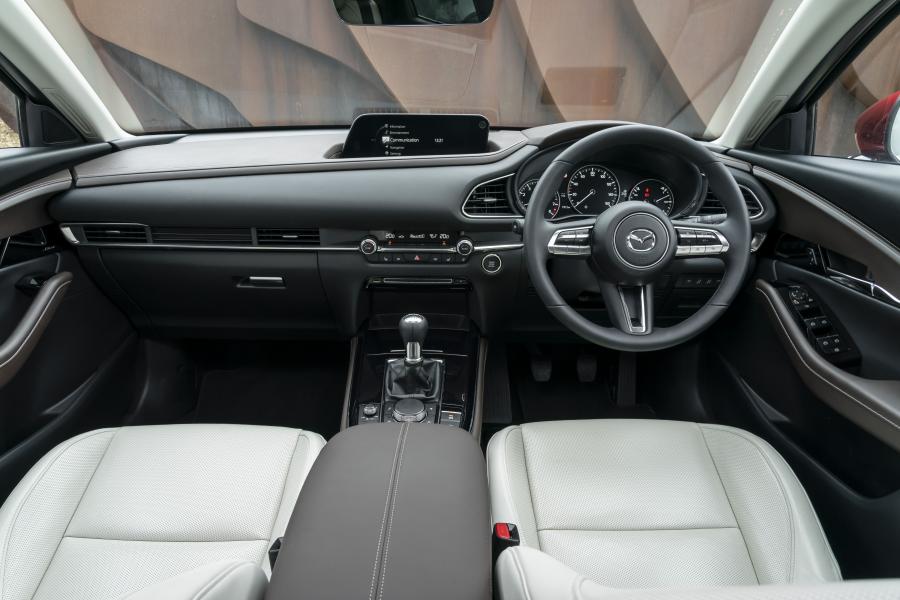 Торпедо Mazda CX-30 Skyactiv-X 2019 года  (UK) (фото 16 из 82)